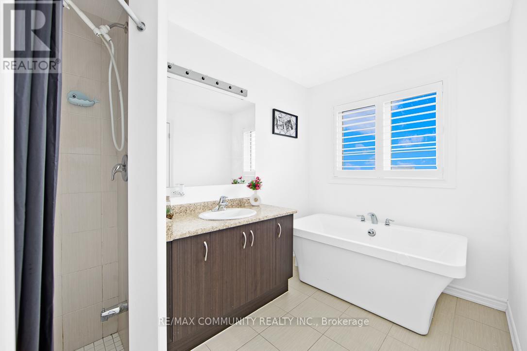 Photo 19 of 1073 Skyridge Boulevard, Pickering ON