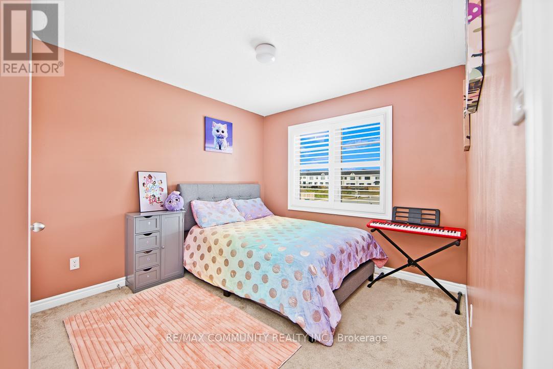 Photo 11 of 1073 Skyridge Boulevard, Pickering ON