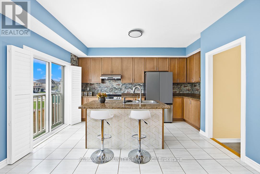 Photo 7 of 1073 Skyridge Boulevard, Pickering ON