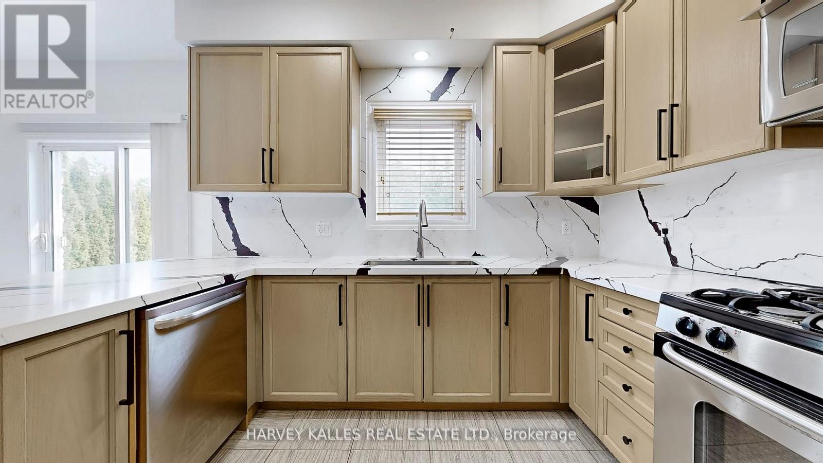 Photo 46 of 13 Oakside Court, Barrie ON