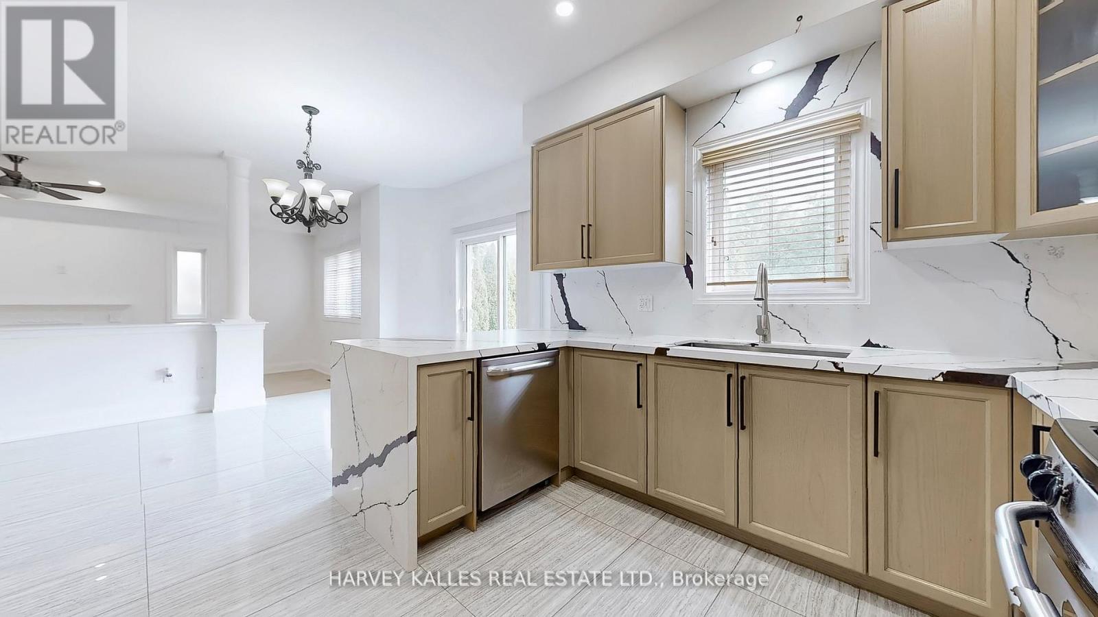 Photo 41 of 13 Oakside Court, Barrie ON