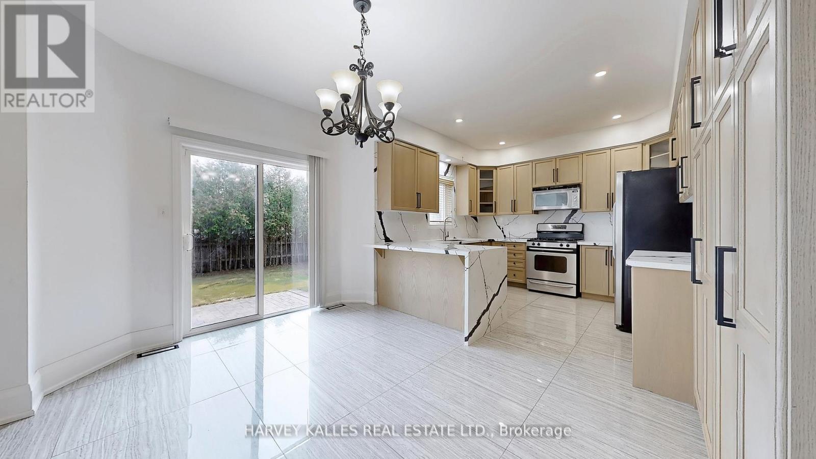 Photo 43 of 13 Oakside Court, Barrie ON
