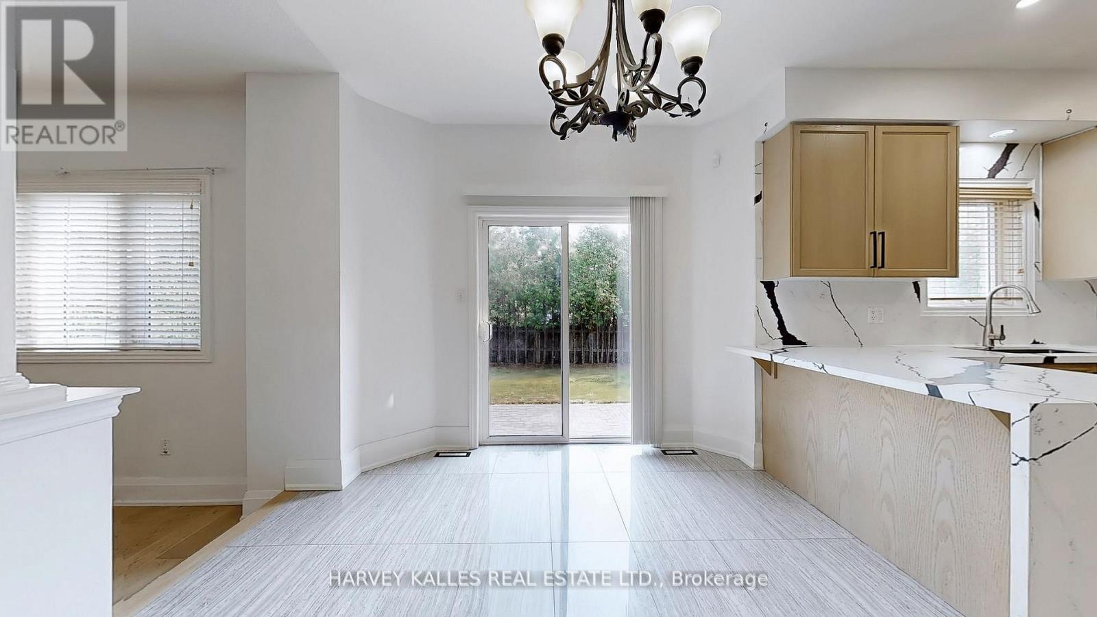 Photo 1 of 13 Oakside Court, Barrie ON
