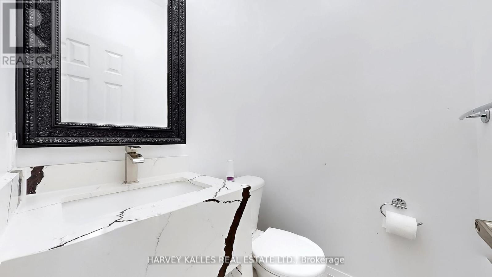 Photo 33 of 13 Oakside Court, Barrie ON
