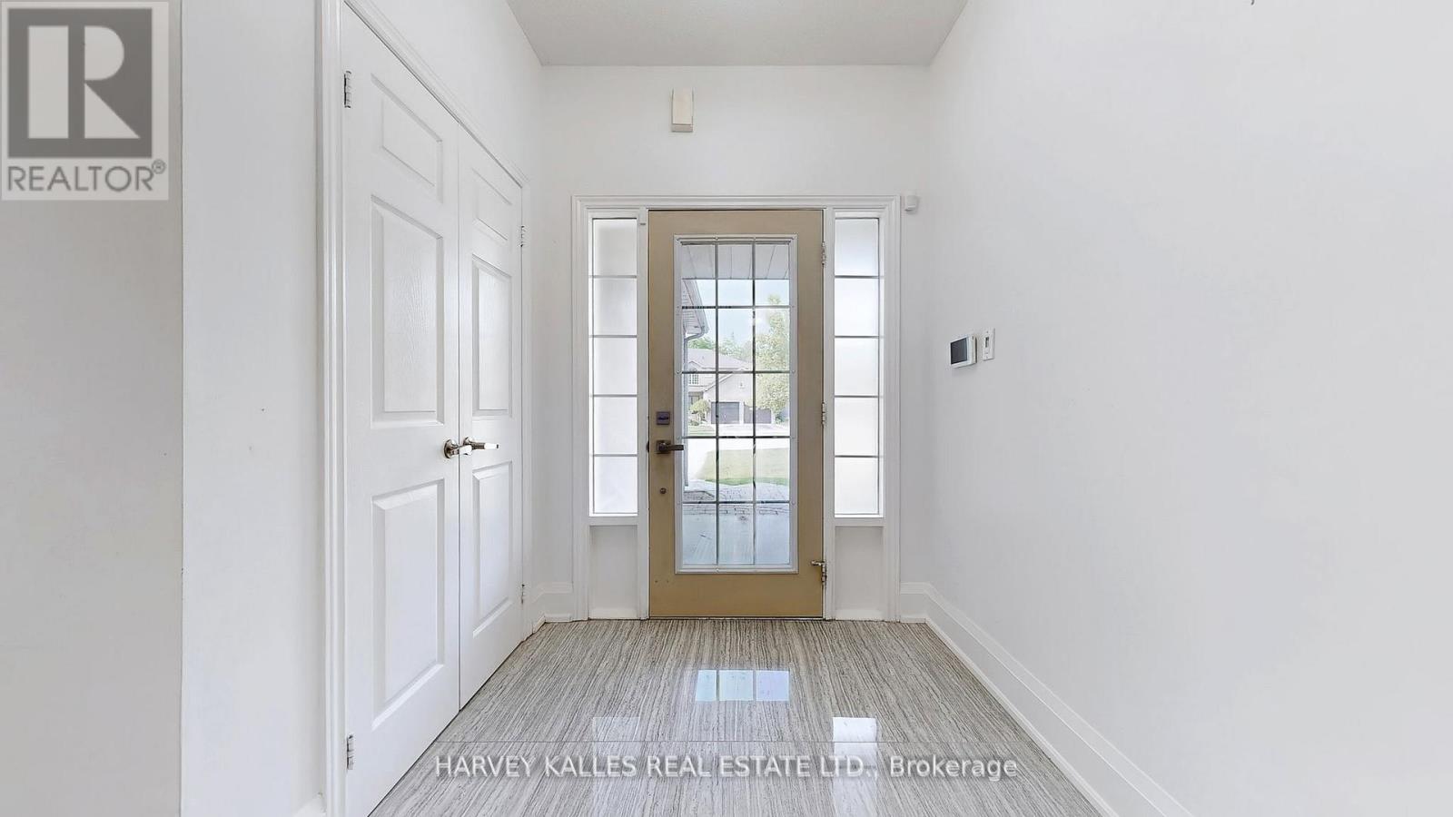 Photo 35 of 13 Oakside Court, Barrie ON