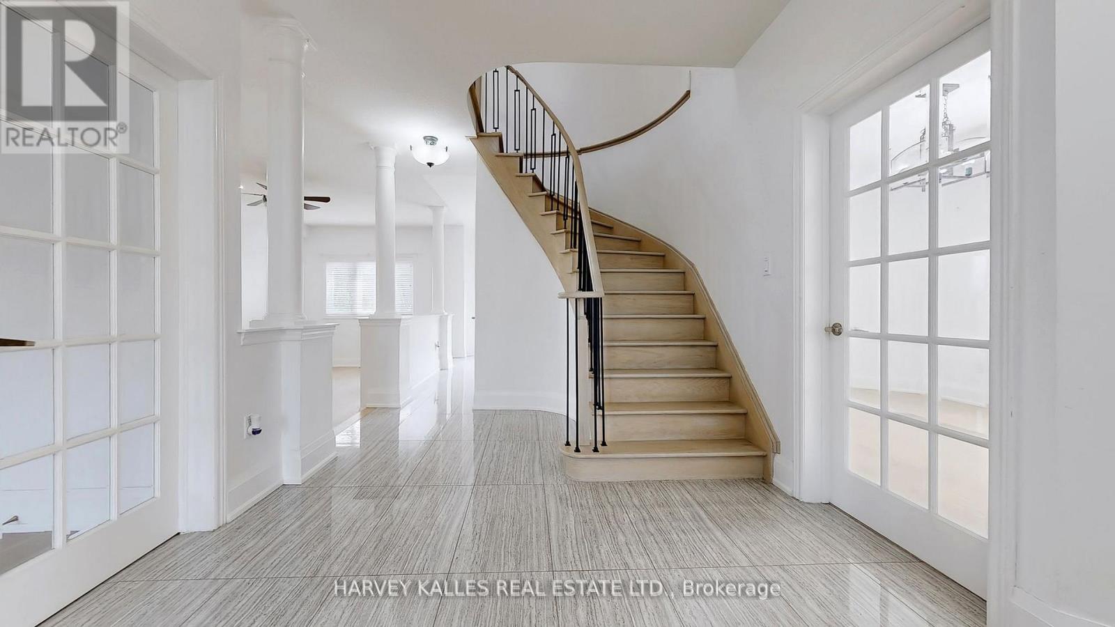 Photo 37 of 13 Oakside Court, Barrie ON