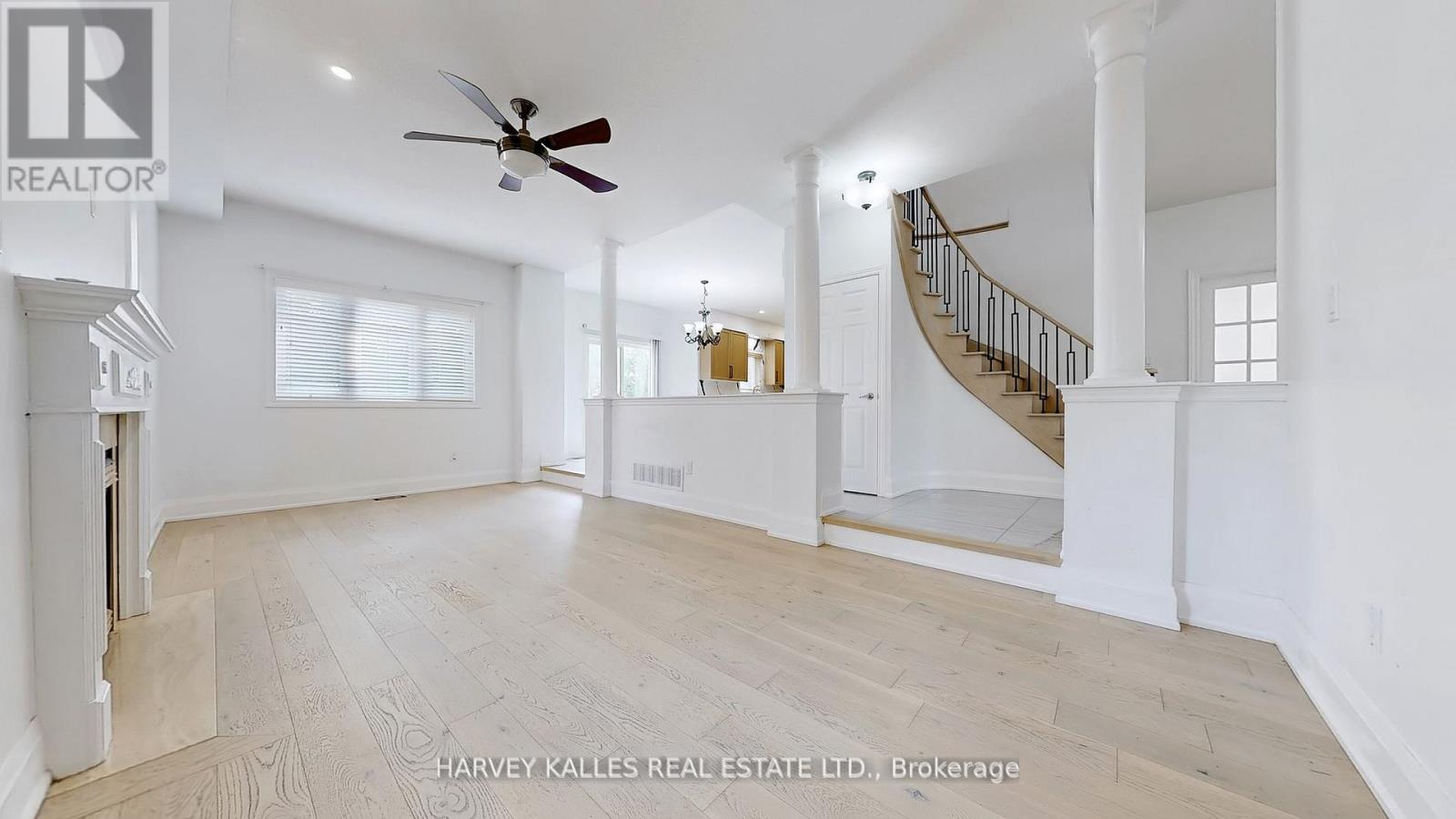 Photo 23 of 13 Oakside Court, Barrie ON