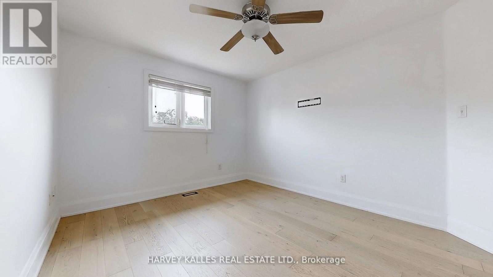 Photo 6 of 13 Oakside Court, Barrie ON