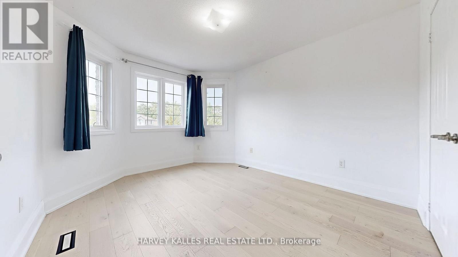 Photo 45 of 13 Oakside Court, Barrie ON