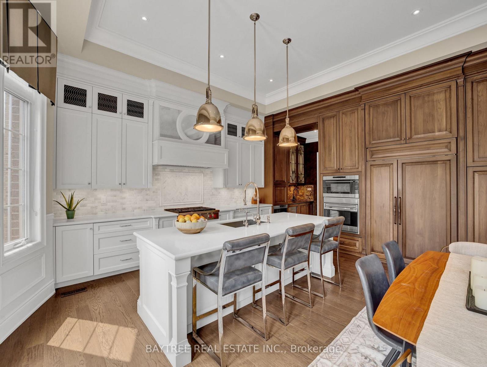 Photo 8 of 16 Hickory Ridge Court, Brampton ON