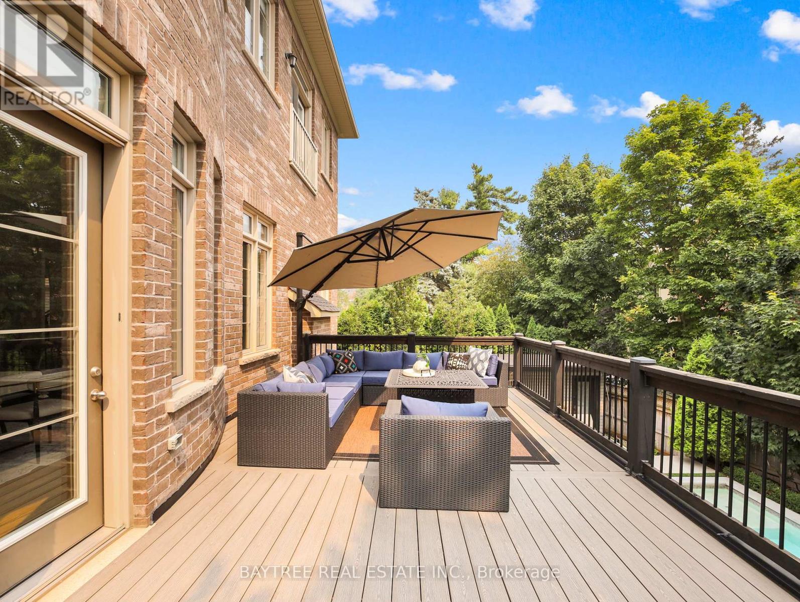 Photo 9 of 16 Hickory Ridge Court, Brampton ON
