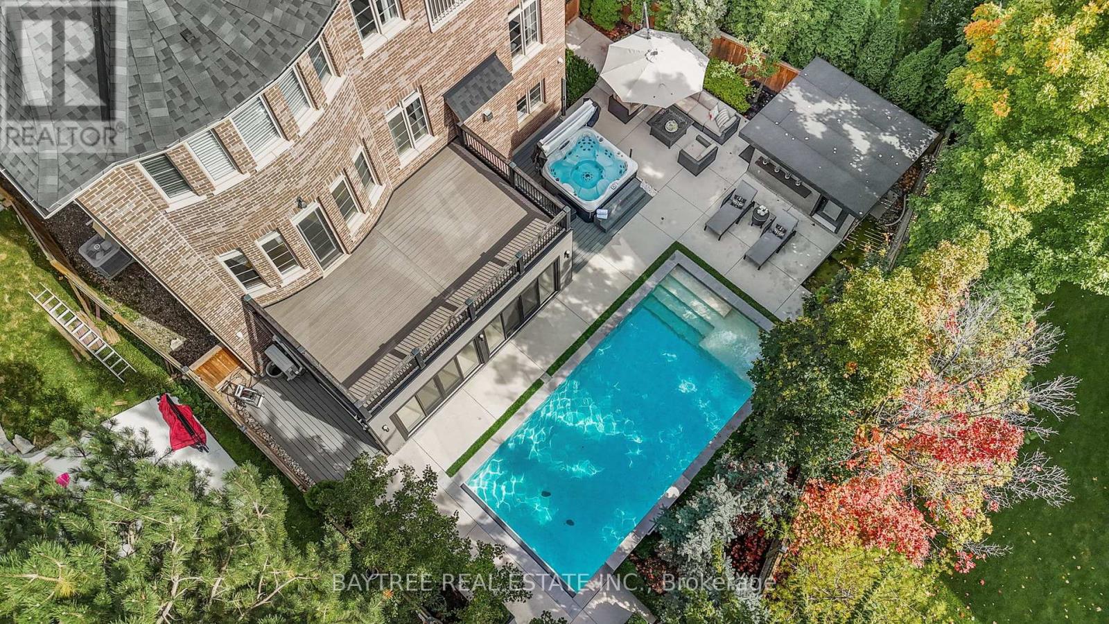 Photo 24 of 16 Hickory Ridge Court, Brampton ON