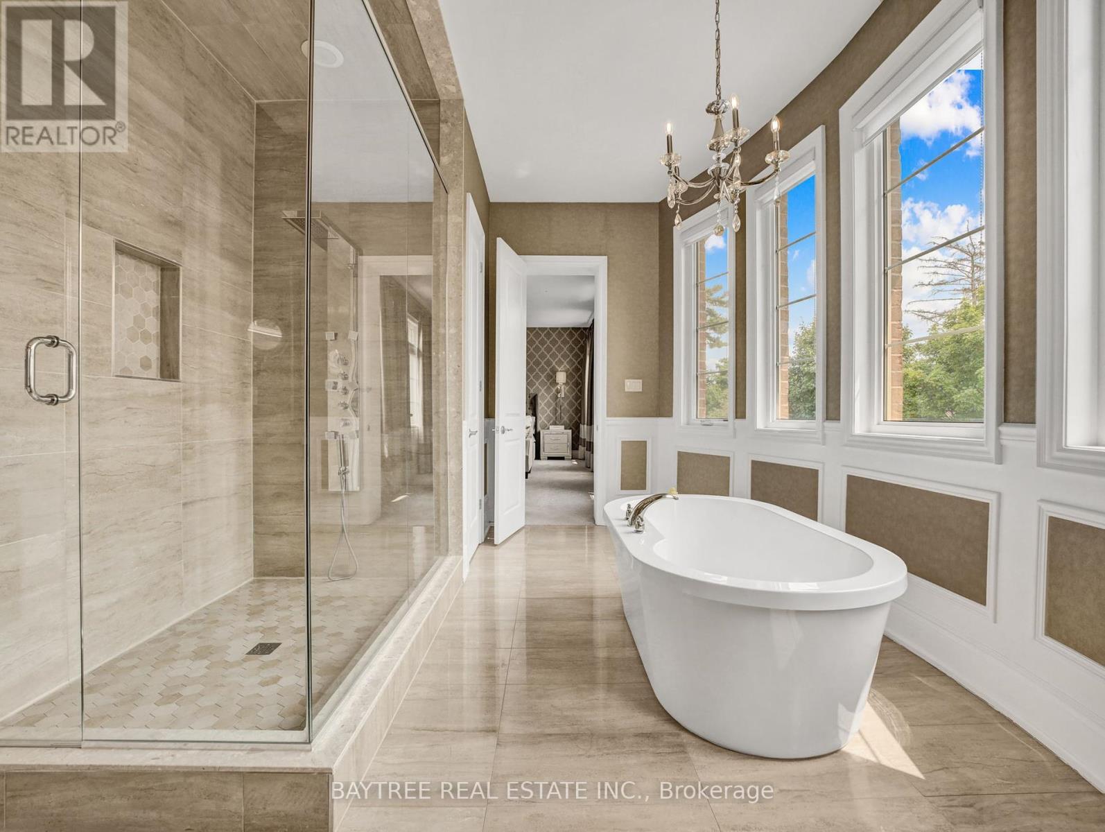 Photo 14 of 16 Hickory Ridge Court, Brampton ON
