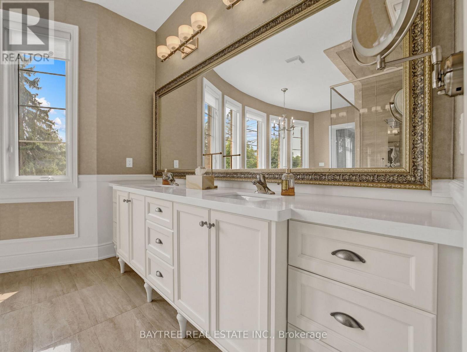 Photo 12 of 16 Hickory Ridge Court, Brampton ON