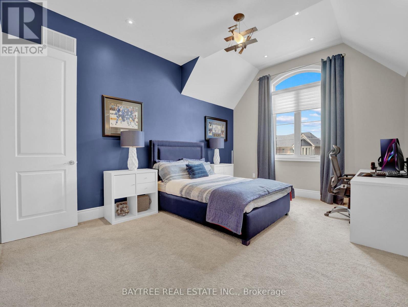 Photo 13 of 16 Hickory Ridge Court, Brampton ON