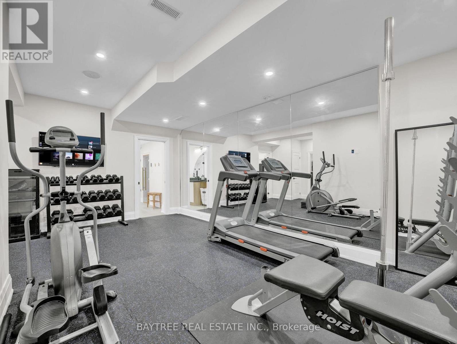 Photo 1 of 16 Hickory Ridge Court, Brampton ON