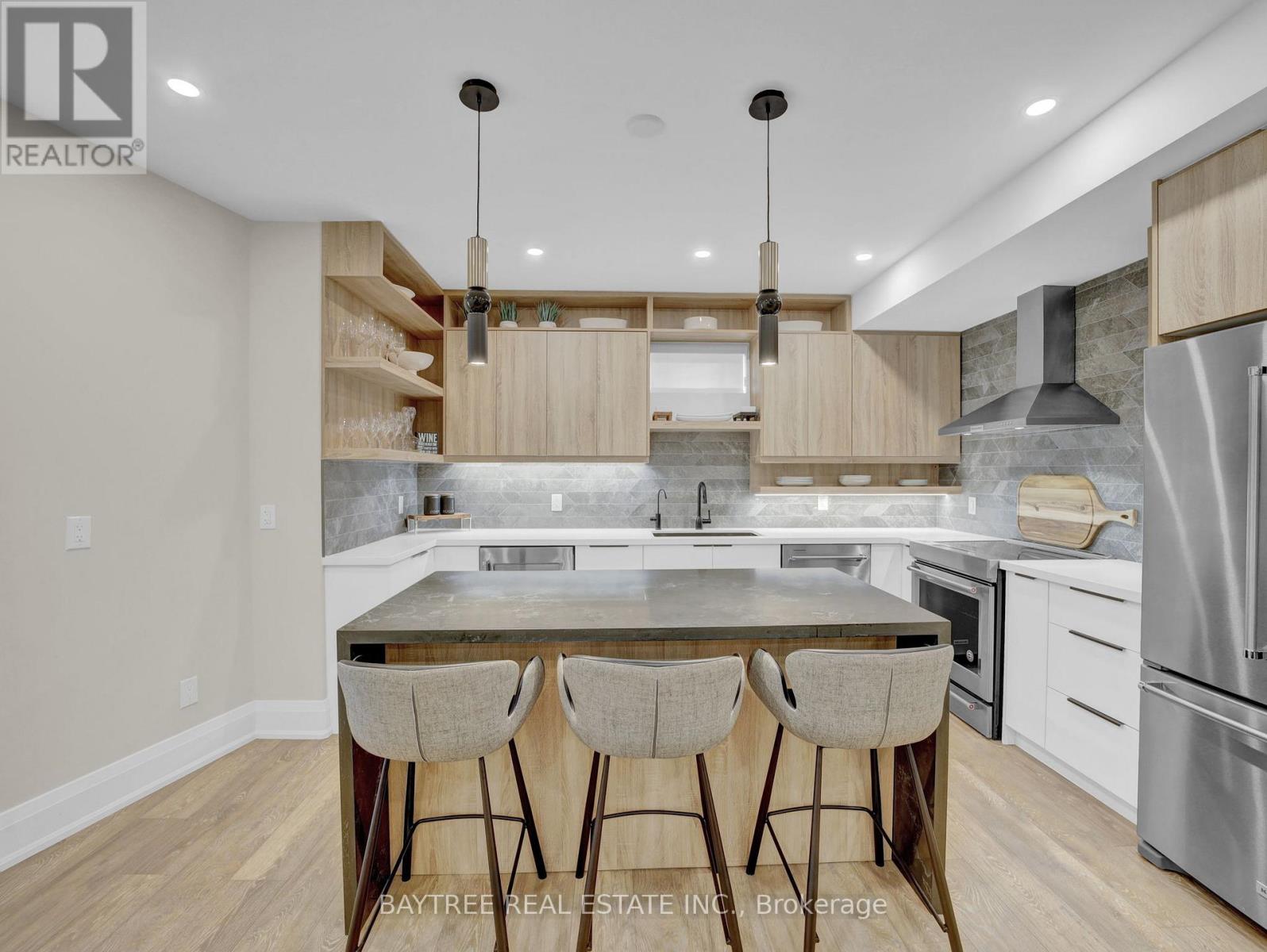 Photo 33 of 16 Hickory Ridge Court, Brampton ON
