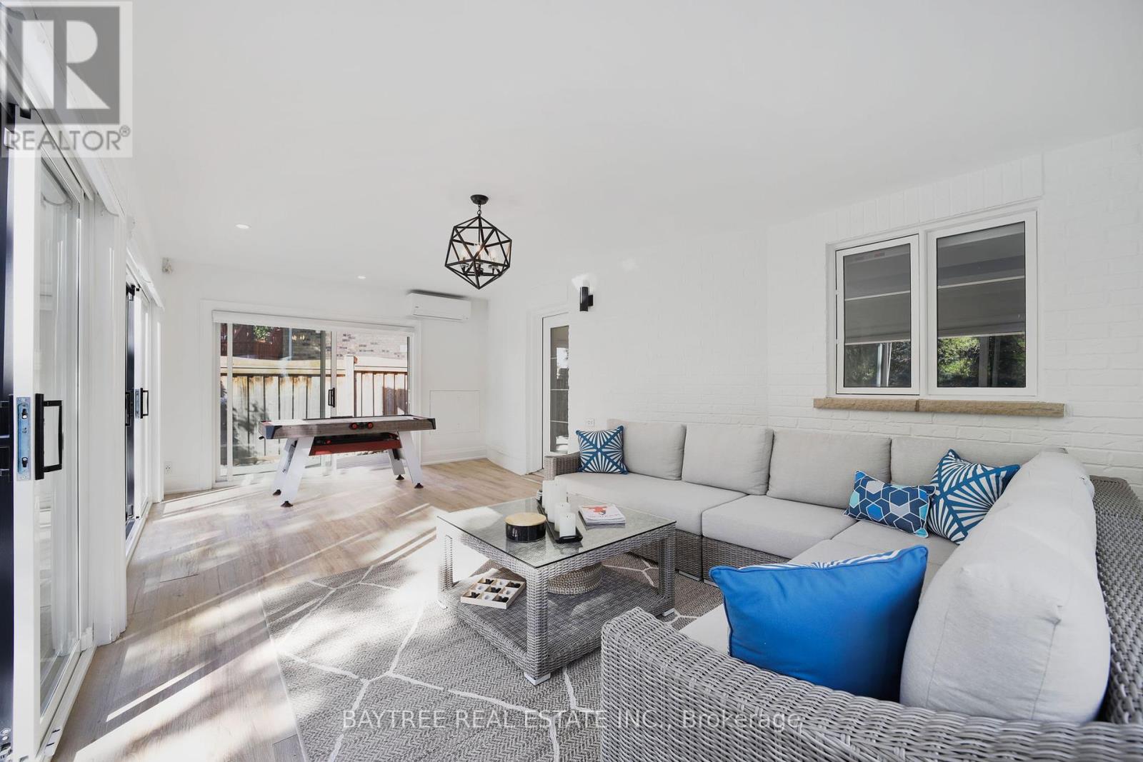 Photo 42 of 16 Hickory Ridge Court, Brampton ON