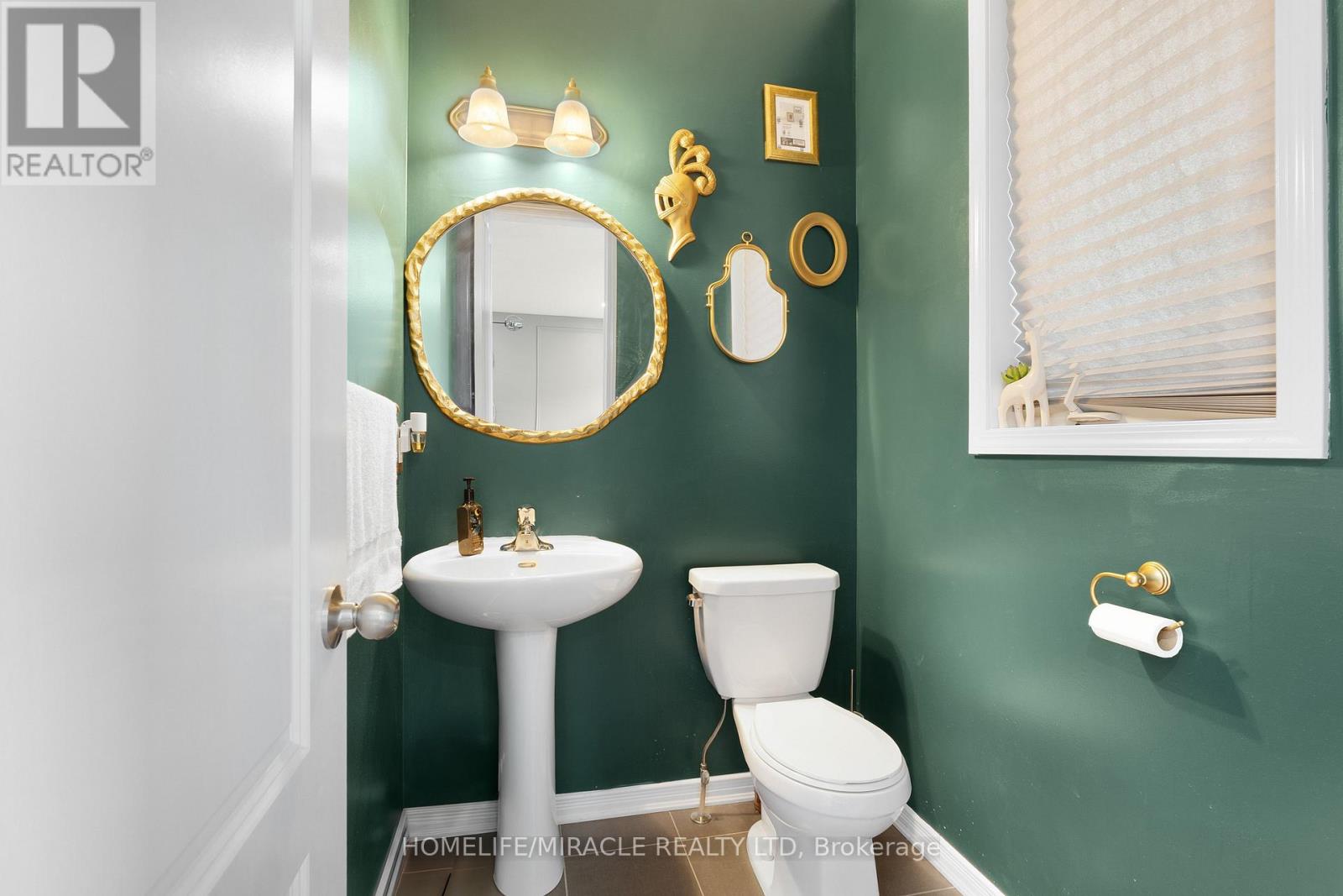 Photo 19 of 402 Dougall Avenue, Caledon ON