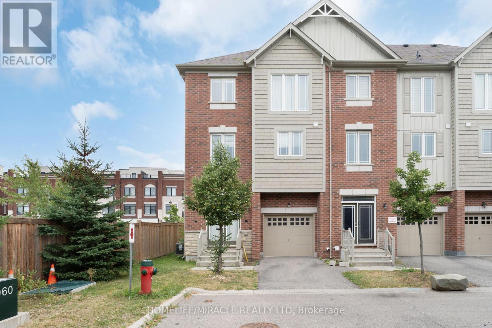 Photo 2 of 402 Dougall Avenue, Caledon ON