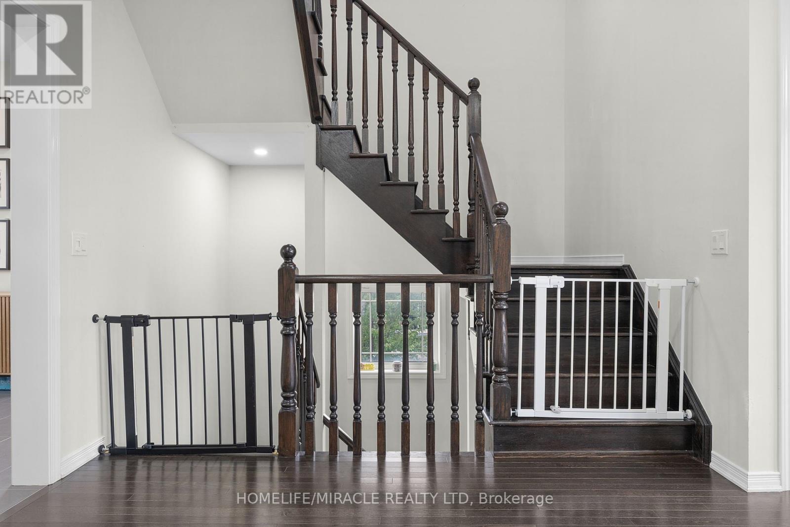 Photo 20 of 402 Dougall Avenue, Caledon ON
