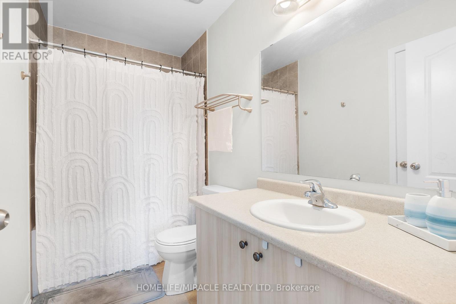 Photo 23 of 402 Dougall Avenue, Caledon ON