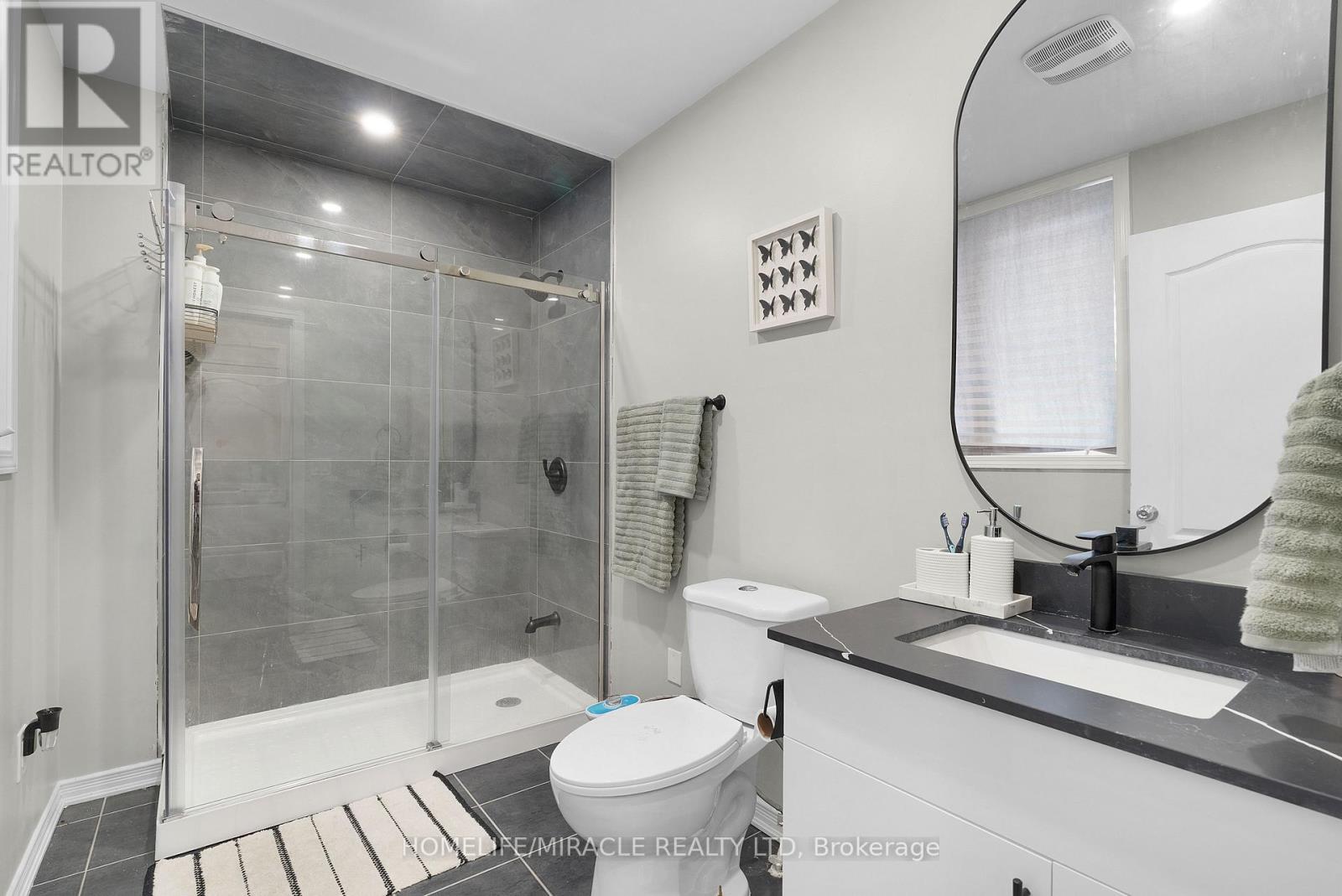 Photo 8 of 402 Dougall Avenue, Caledon ON