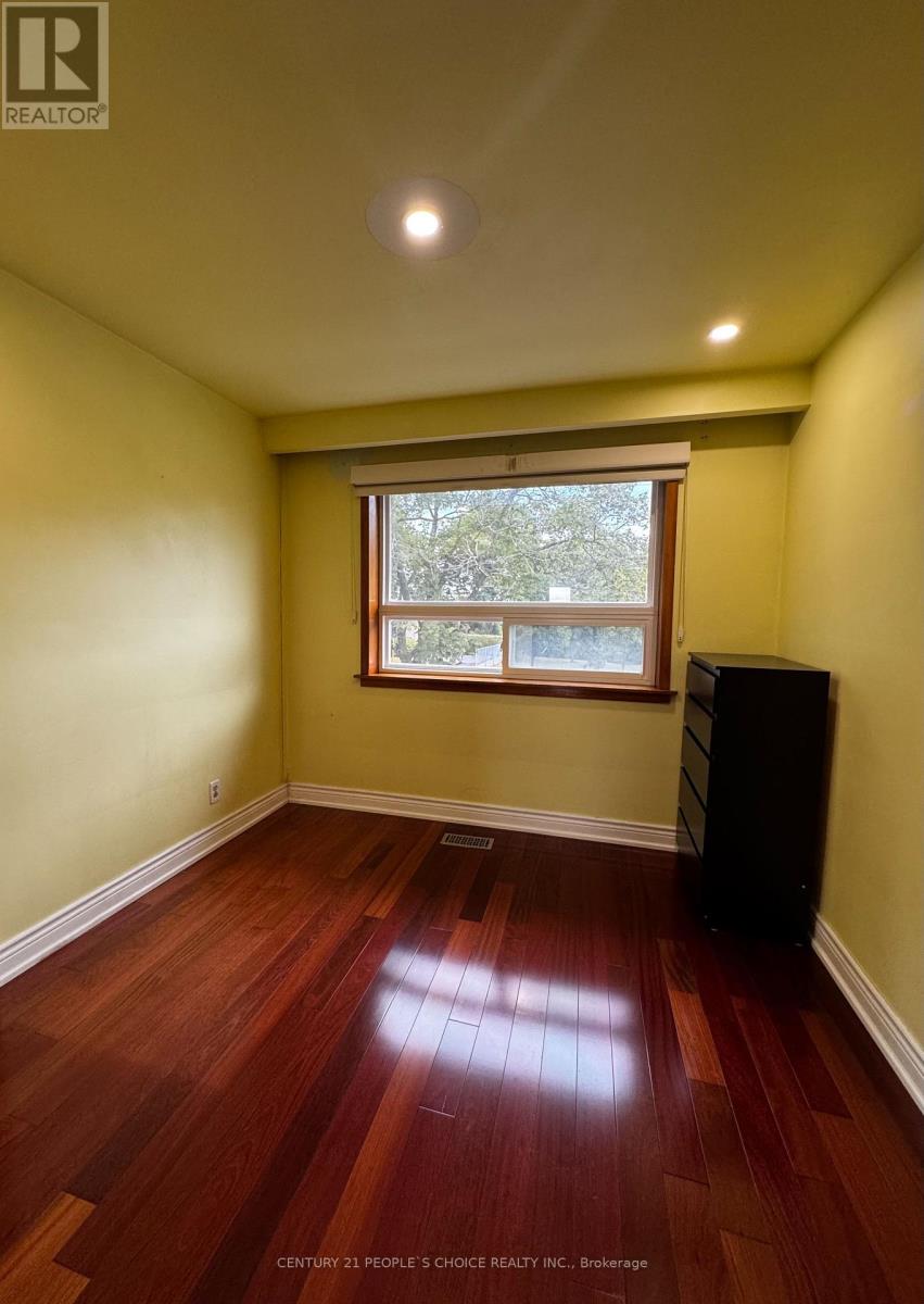Photo 13 of 116 Mercury Road, Toronto ON