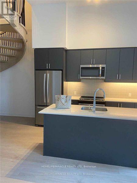 Photo 6 of Th 130 8 Nahani Way, Mississauga ON