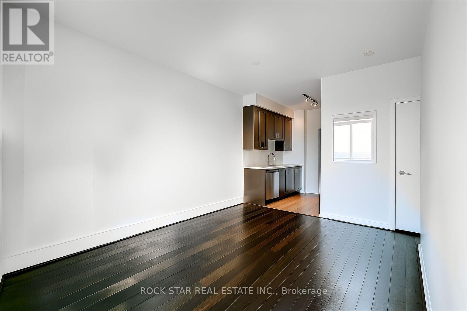 Photo 1 of 2905 4070 Confederation Parkway, Mississauga ON
