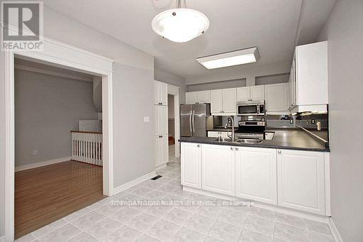 Photo 4 of 27 255 Shaftsbury Avenue, Richmond Hill ON
