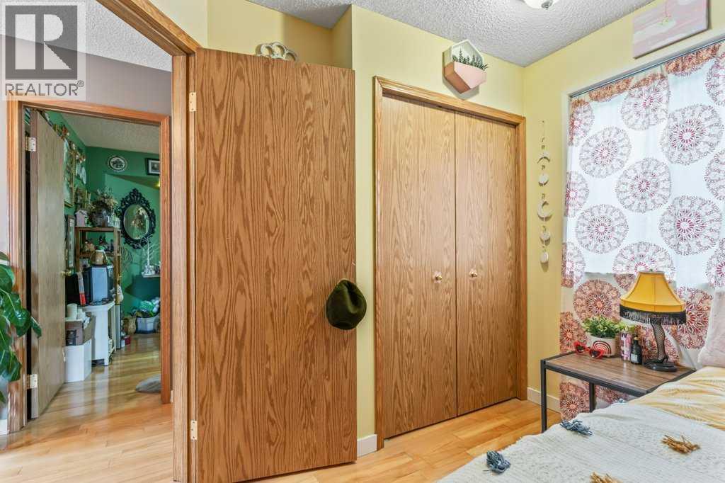 Single Family House for Sale in  Rivercrest Circle SE Riverbend Calgary 