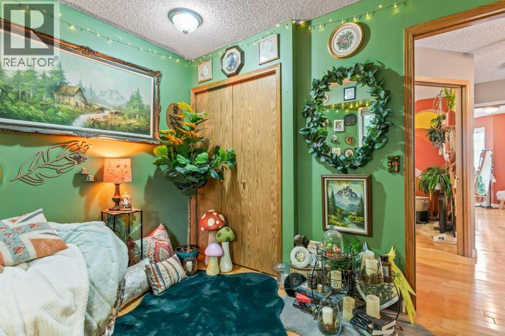 Single Family House for Sale in  Rivercrest Circle SE Riverbend Calgary 