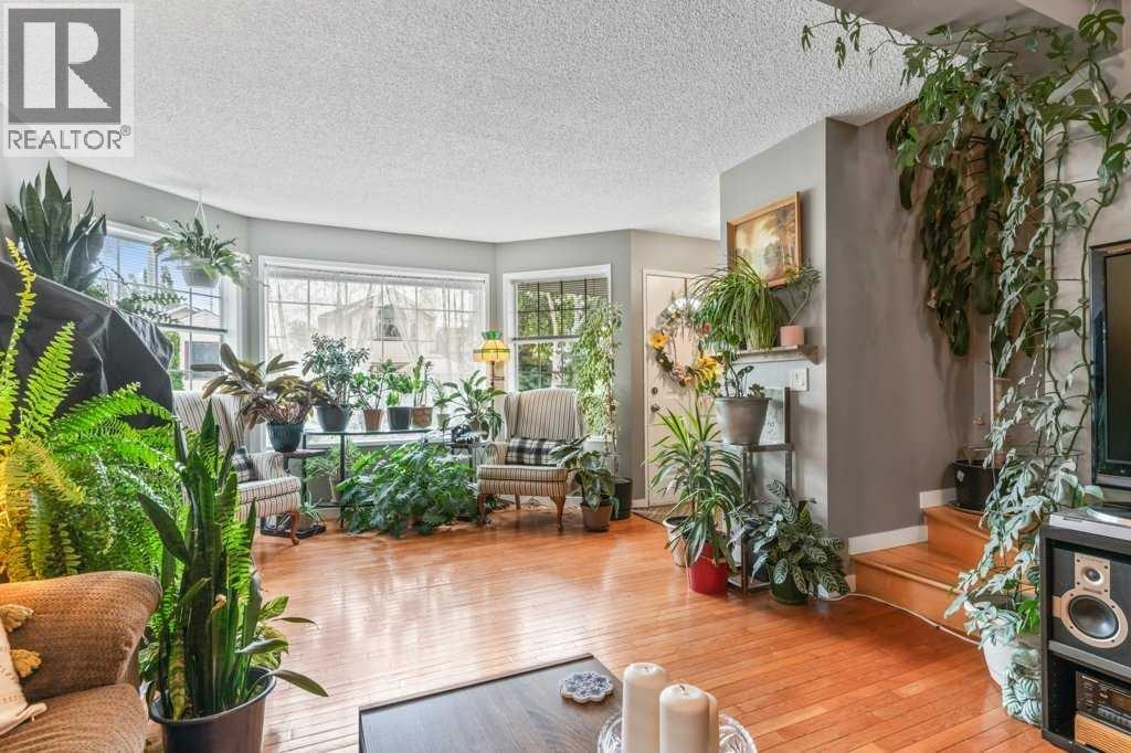 Single Family House for Sale in  Rivercrest Circle SE Riverbend Calgary 