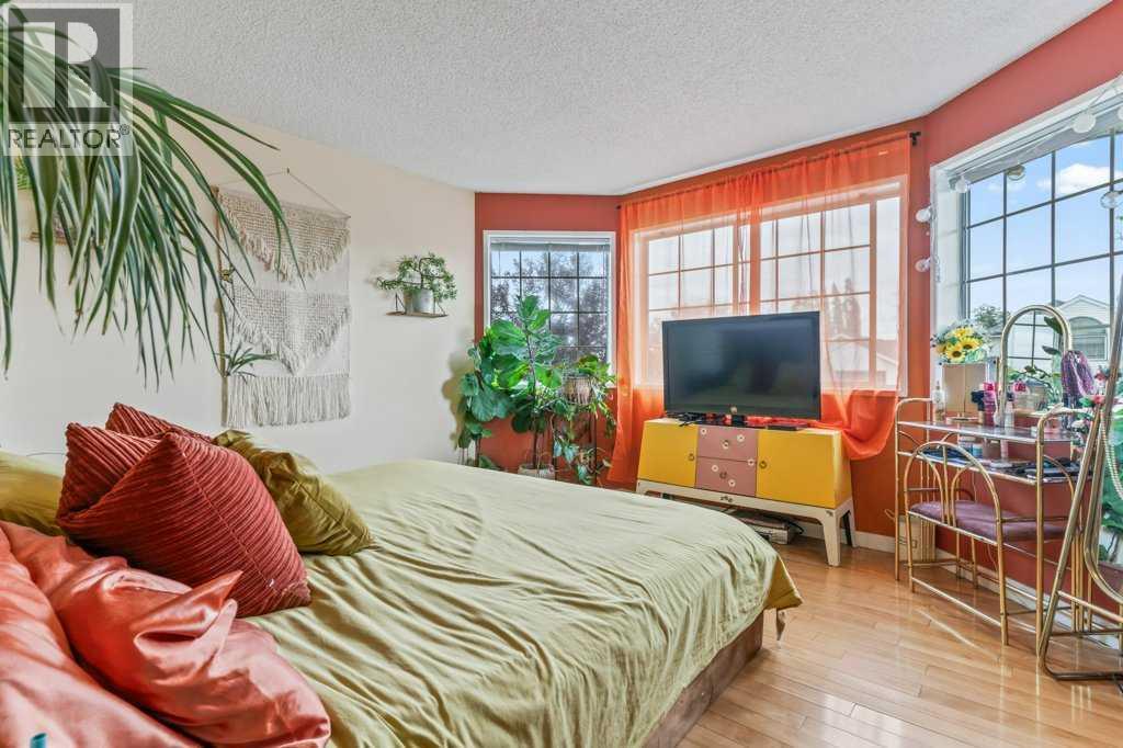 Single Family House for Sale in  Rivercrest Circle SE Riverbend Calgary 