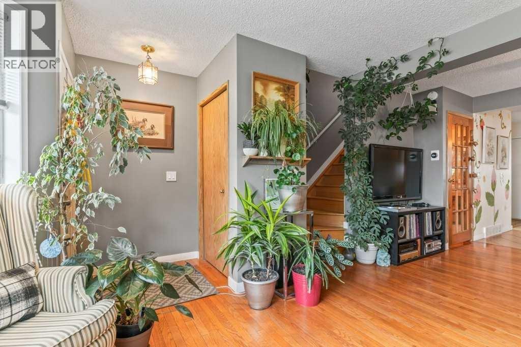 Single Family House for Sale in  Rivercrest Circle SE Riverbend Calgary 