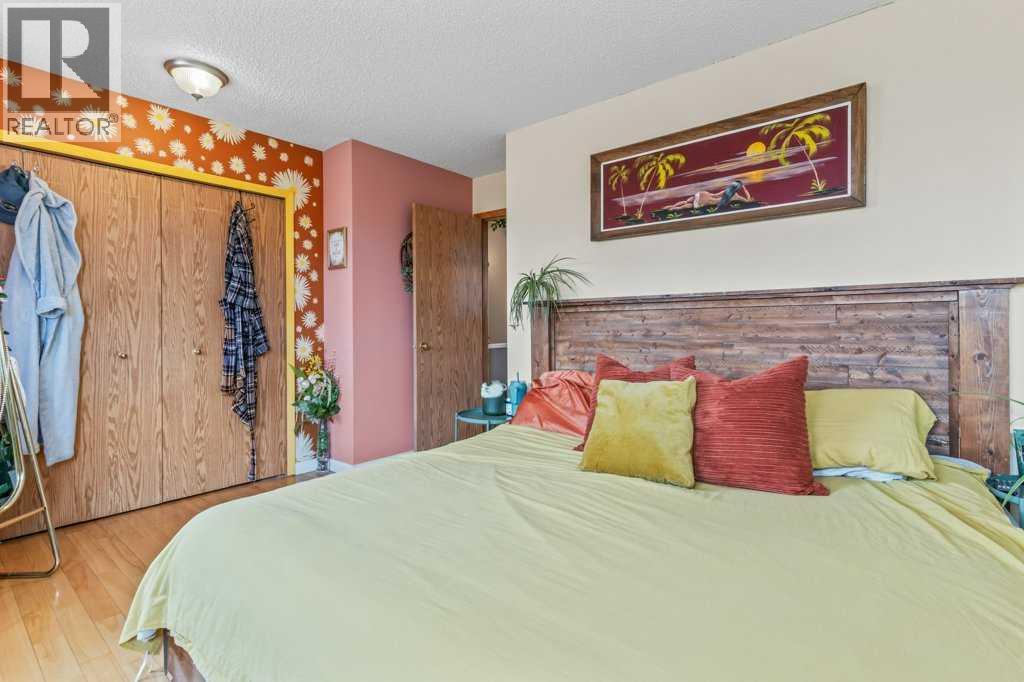 Single Family House for Sale in  Rivercrest Circle SE Riverbend Calgary 