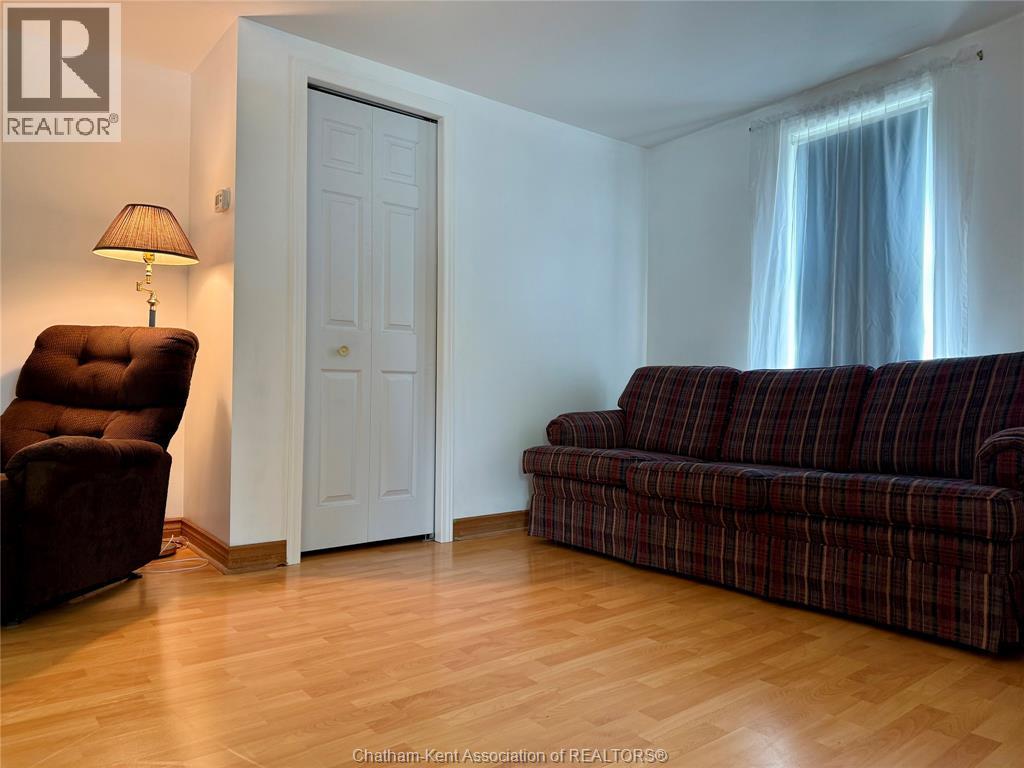 Photo 5 of 222 Sandys Street, Chatham ON