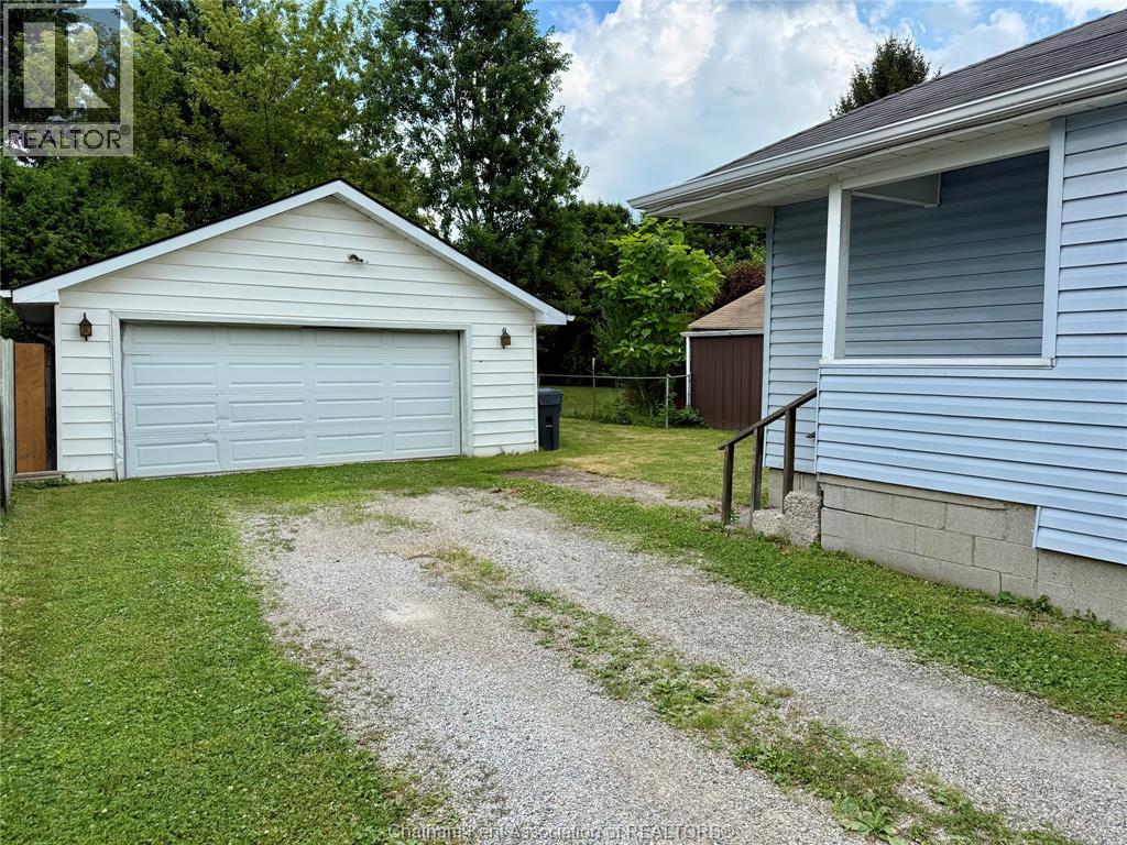 Photo 2 of 222 Sandys Street, Chatham ON