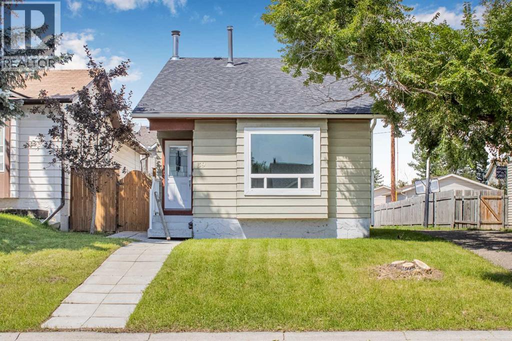 Single Family House 4 Level for Sale in  erin ridge Road SE Erin Woods Calgary 