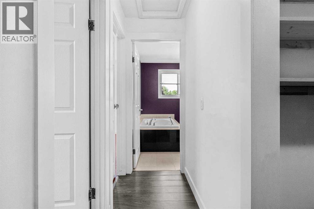 Single Family House 4 Level for Sale in  erin ridge Road SE Erin Woods Calgary 