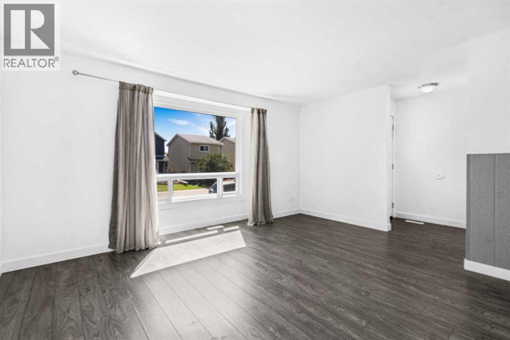 Single Family House 4 Level for Sale in  erin ridge Road SE Erin Woods Calgary 