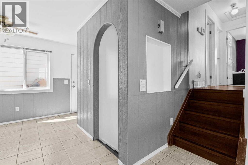 Single Family House 4 Level for Sale in  erin ridge Road SE Erin Woods Calgary 