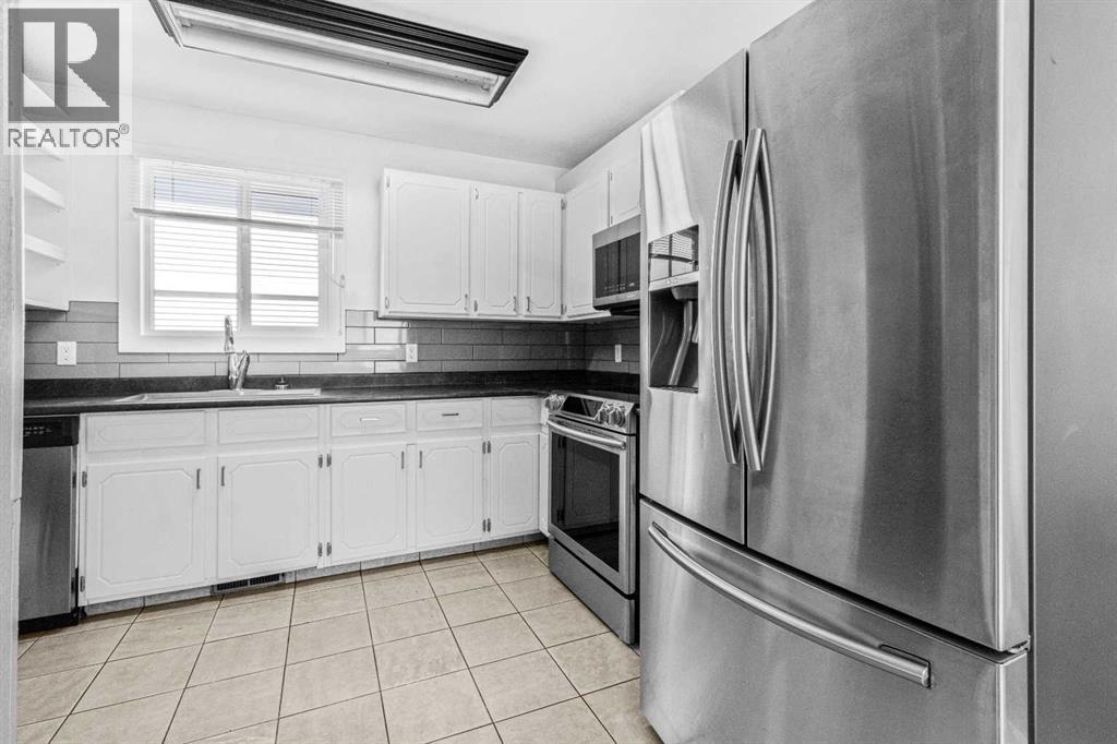Single Family House 4 Level for Sale in  erin ridge Road SE Erin Woods Calgary 