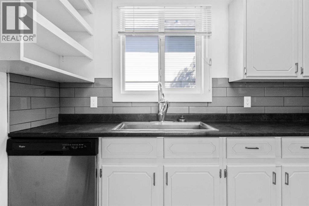 Single Family House 4 Level for Sale in  erin ridge Road SE Erin Woods Calgary 