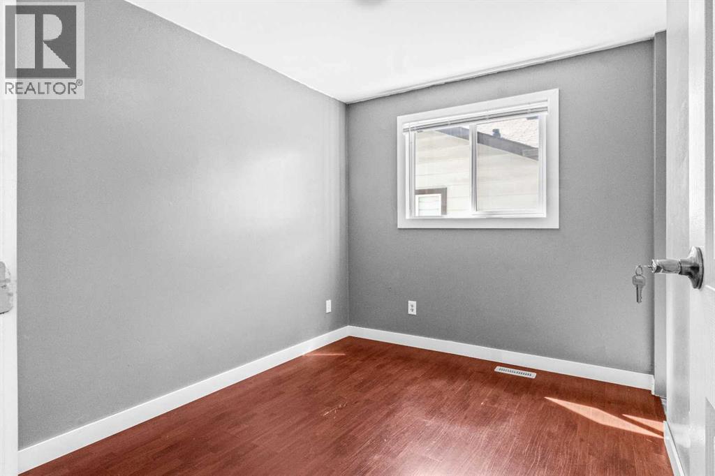 Single Family House 4 Level for Sale in  erin ridge Road SE Erin Woods Calgary 