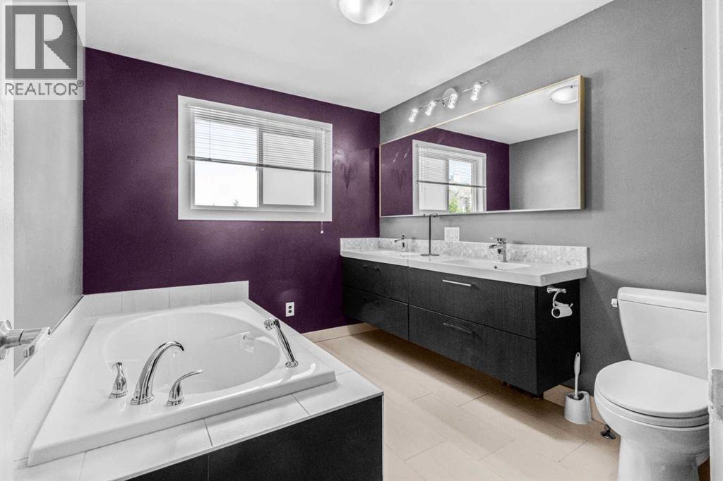 Single Family House 4 Level for Sale in  erin ridge Road SE Erin Woods Calgary 