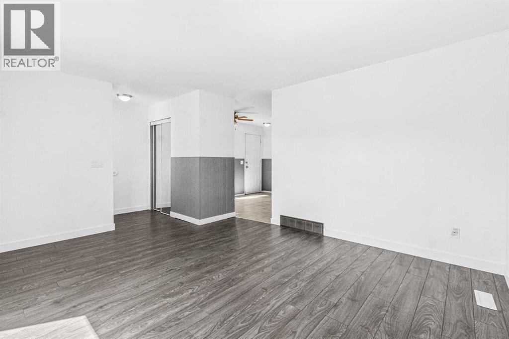 Single Family House 4 Level for Sale in  erin ridge Road SE Erin Woods Calgary 