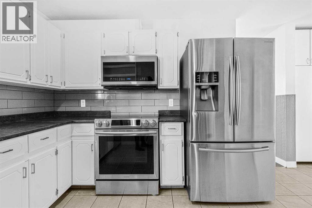 Single Family House 4 Level for Sale in  erin ridge Road SE Erin Woods Calgary 
