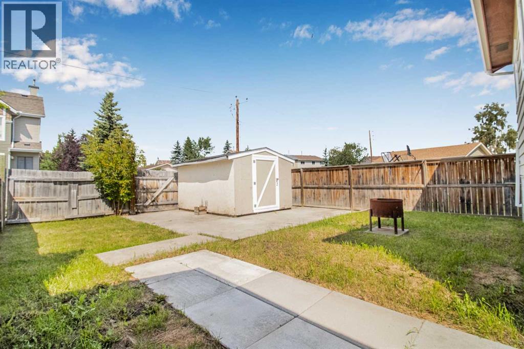 Single Family House 4 Level for Sale in  erin ridge Road SE Erin Woods Calgary 
